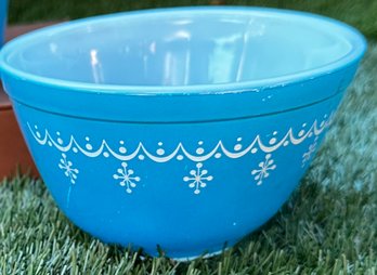 Vintage Pyrex Snowflake Bowl