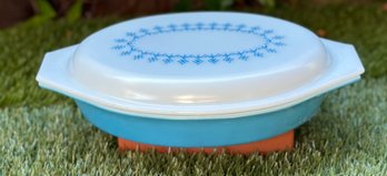 PYREX Baking Dish With Snowflake Lid