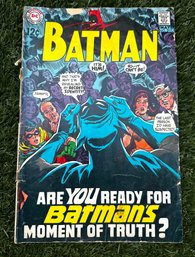 Vintage Comic Book - Batman #211 (May 1969, DC)