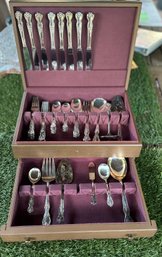 WM Rogers MFG Co Extra Plate Flatware In Case