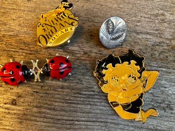 B112 Vintage Pin Lot