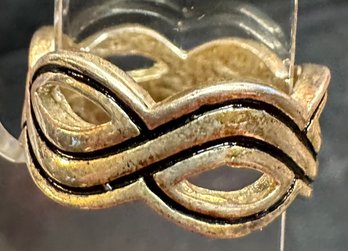 Vintage Gold Tone Twist Ring With Black Accent