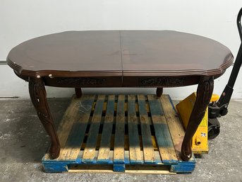 Dinning Room Table With Leaf Extension 66' X 42' X 31'