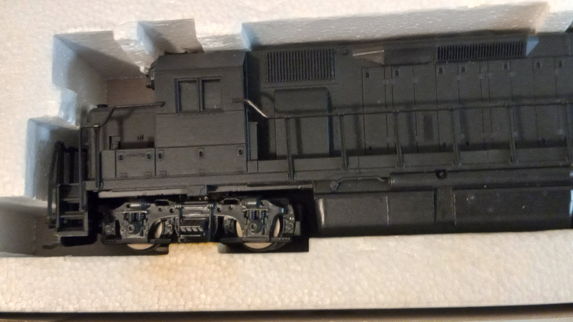Atlas HO Scale GP 38 7060 Locomotive Train #2274357 | Auctionninja.com