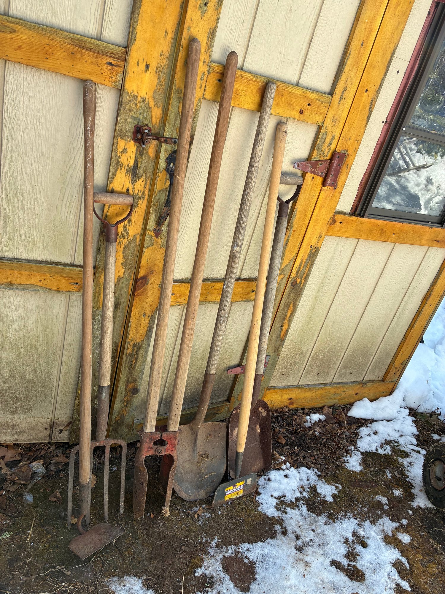 Alley Tools Group Of Seven Garden Tools #2024908 | Auctionninja.com