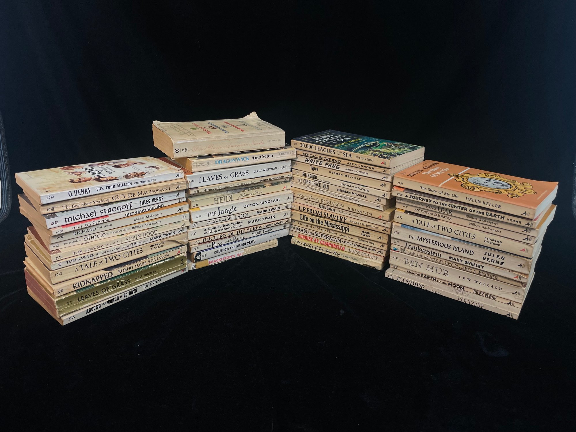 Visual Reference: Vintage Book Collection 31861