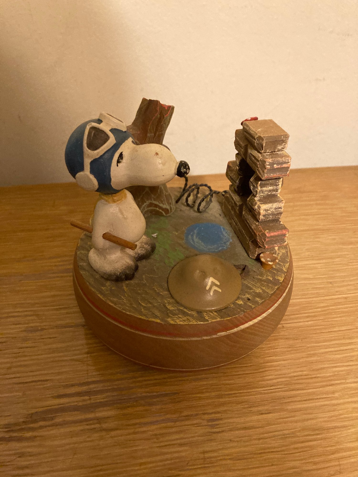 Vintage Snoopy MCM Music Box Reuge 1968 #20481 | Auctionninja.com