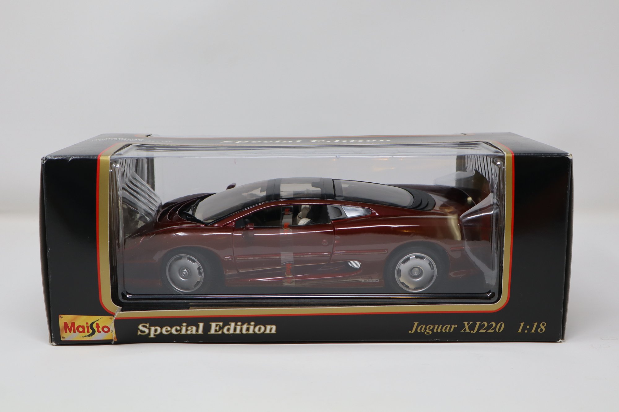 Maisto - Schaal 1/18 - Kavel met Citroën 15CV 6 Cyl 1952 en