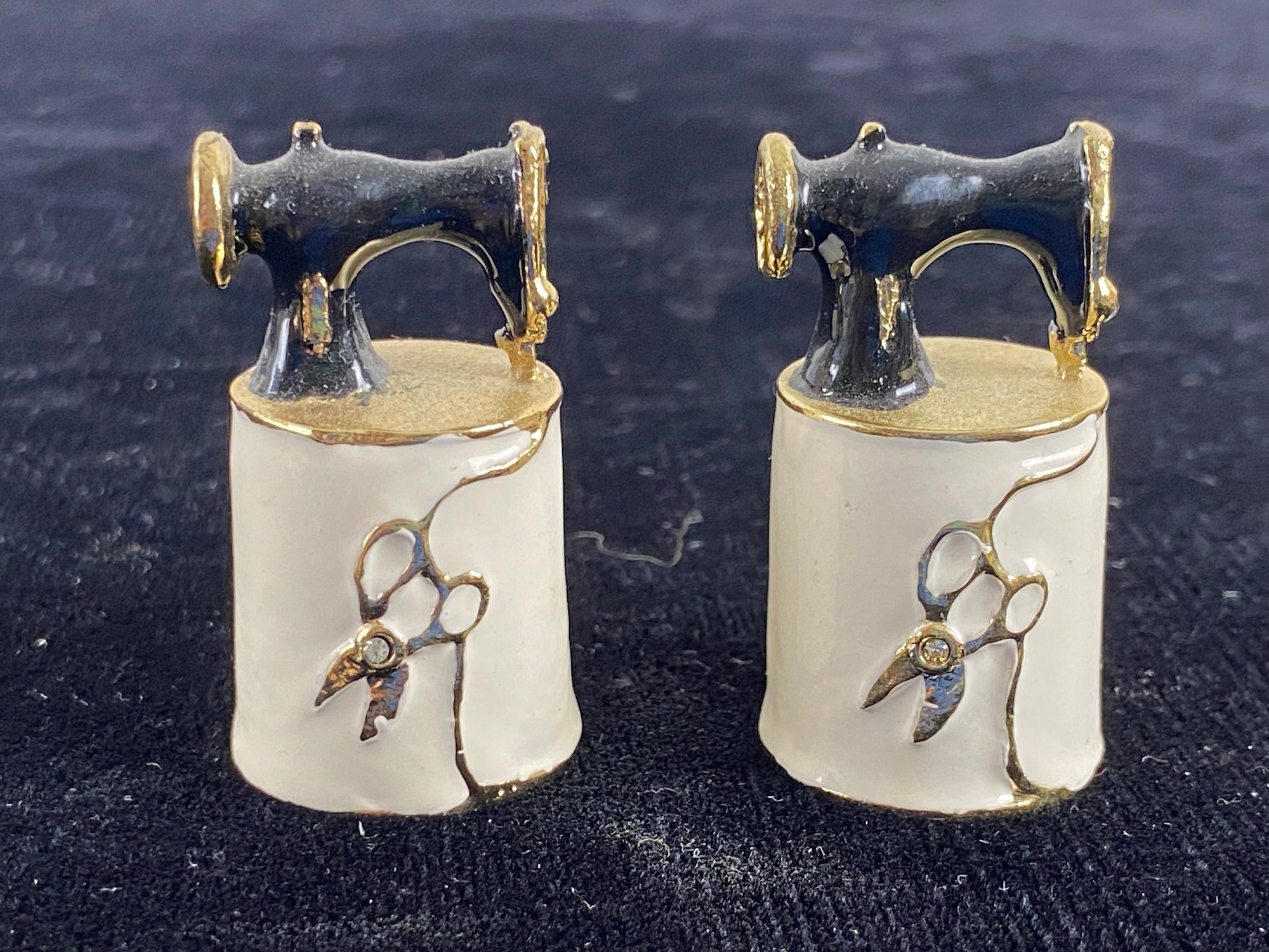 Collectible Sewing Machine Thimble Set #14477 | Auctionninja.com