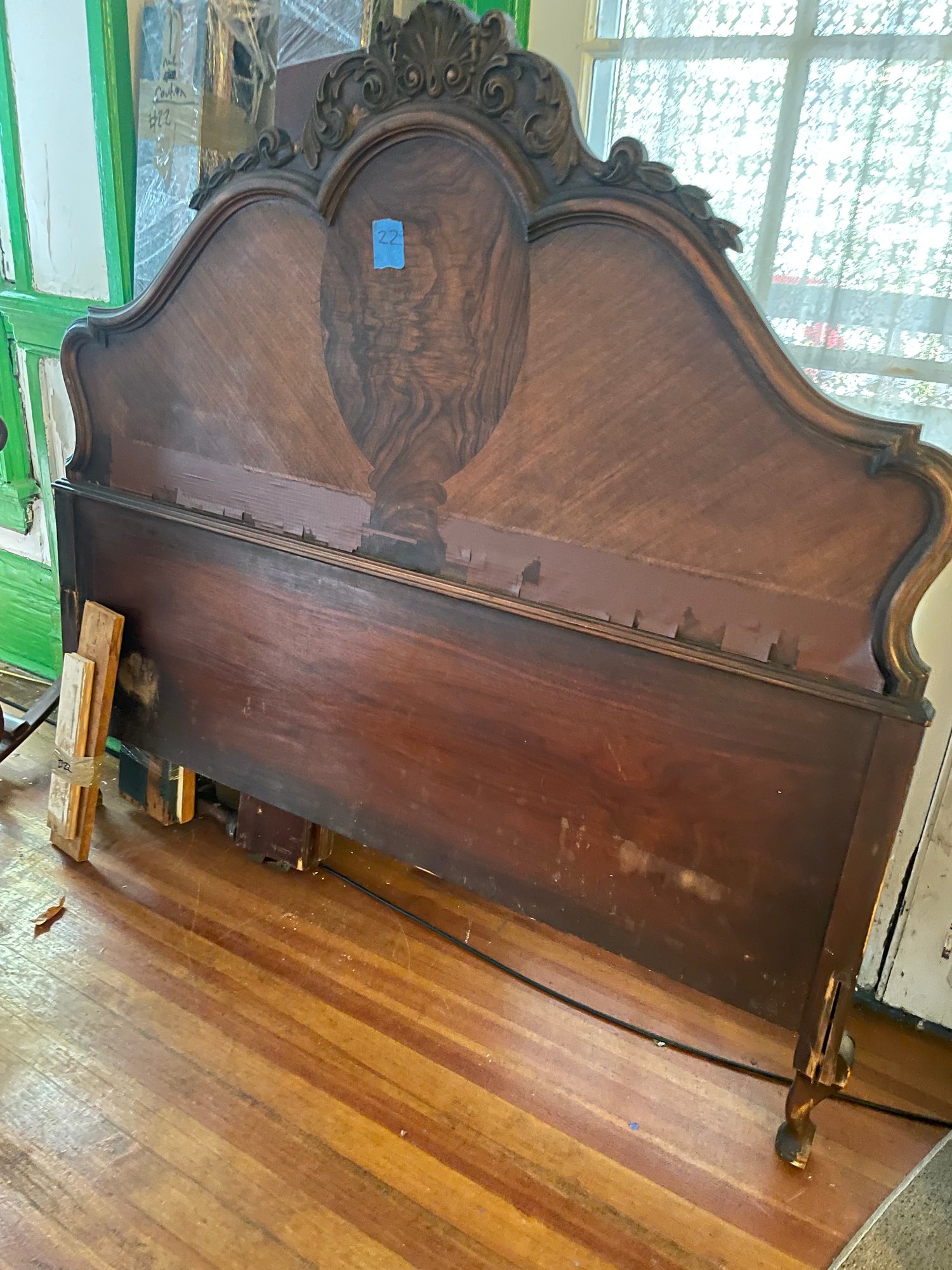 (22) Full Sized Carved Mahogany Bed #19247 | Auctionninja.com