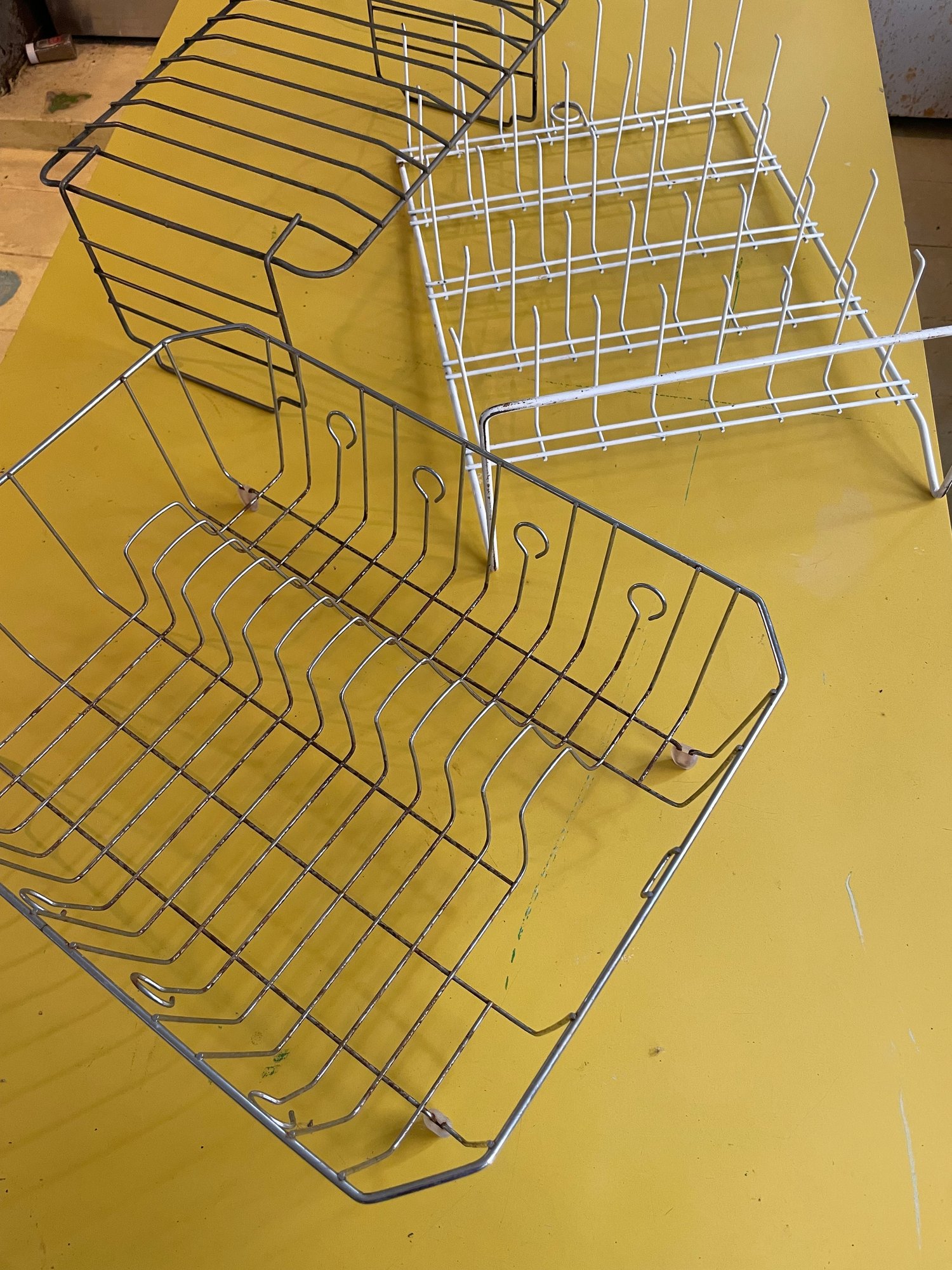 4 Wire Racks Including Corner Shelf And Wall Hanging 19502