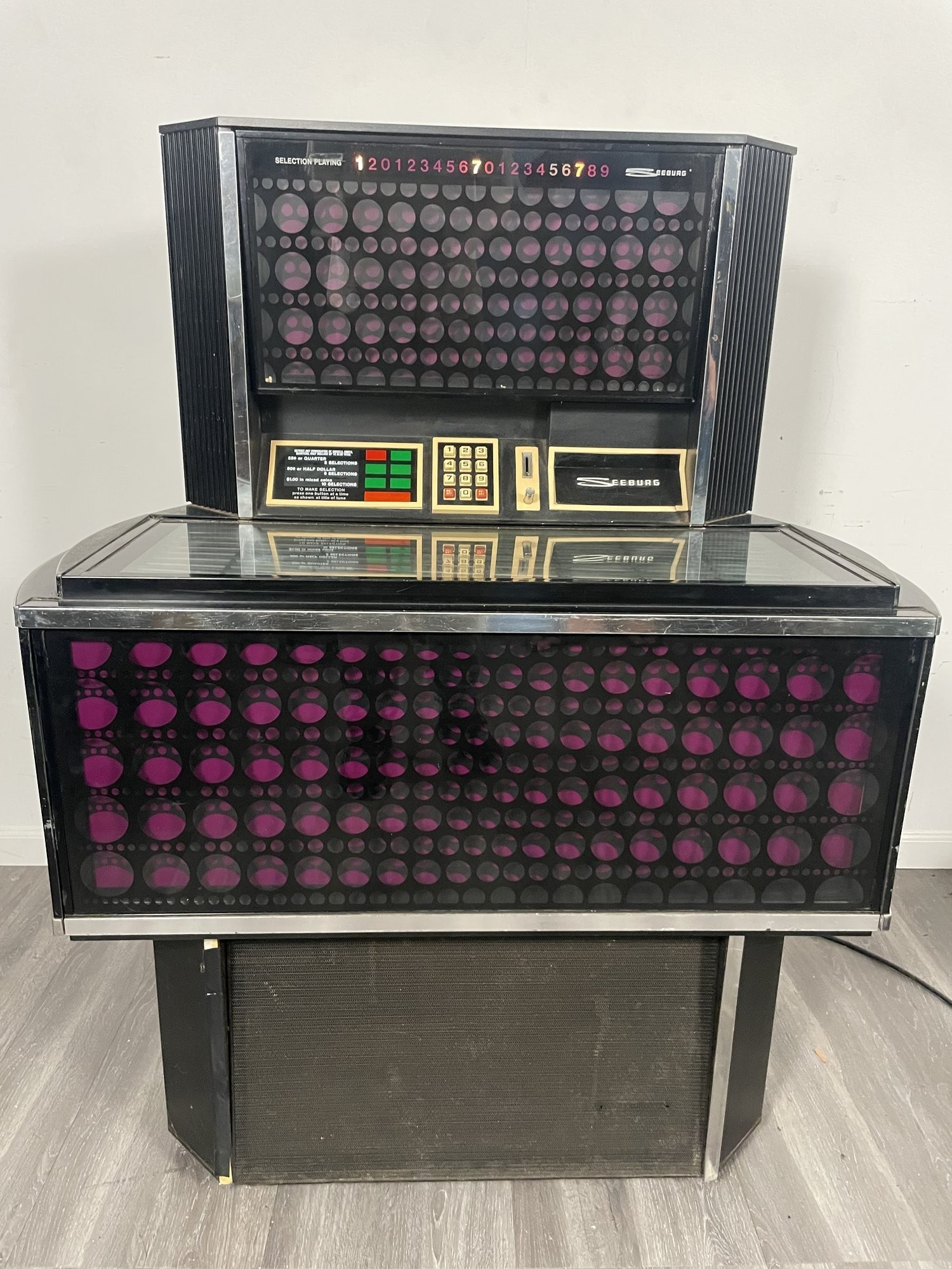 Vintage Seeburg Branded Jukebox #2243967 | Auctionninja.com