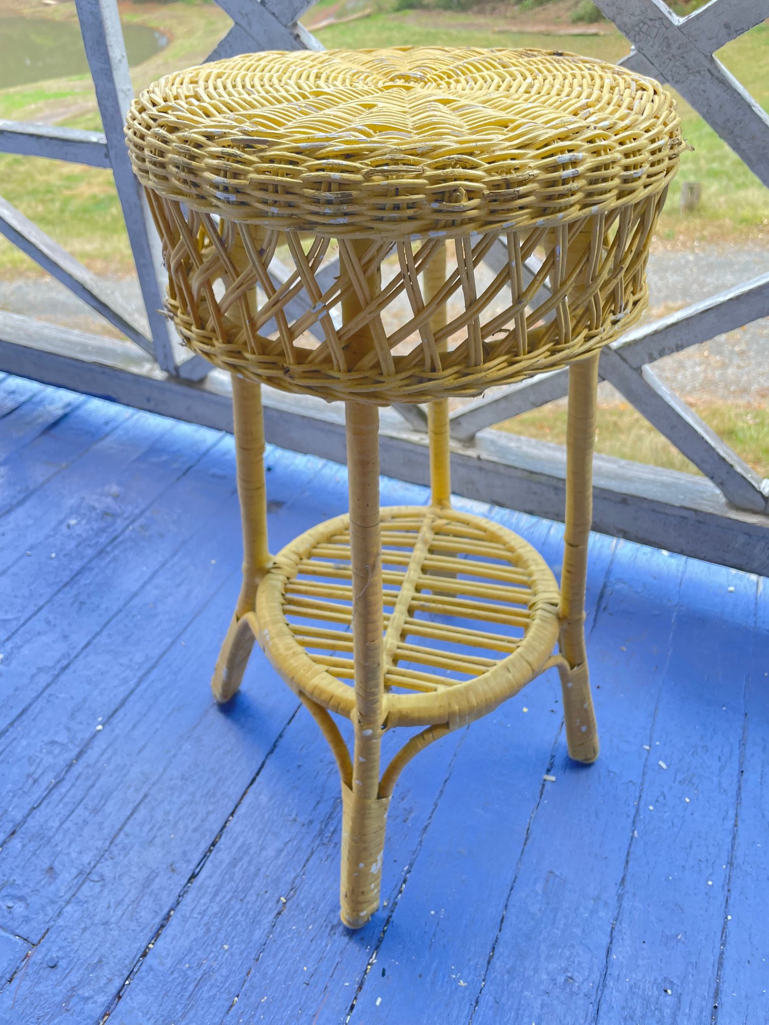 Vintage Round Catskill Yellow Wicker Porch Side Table Or Plant Stand