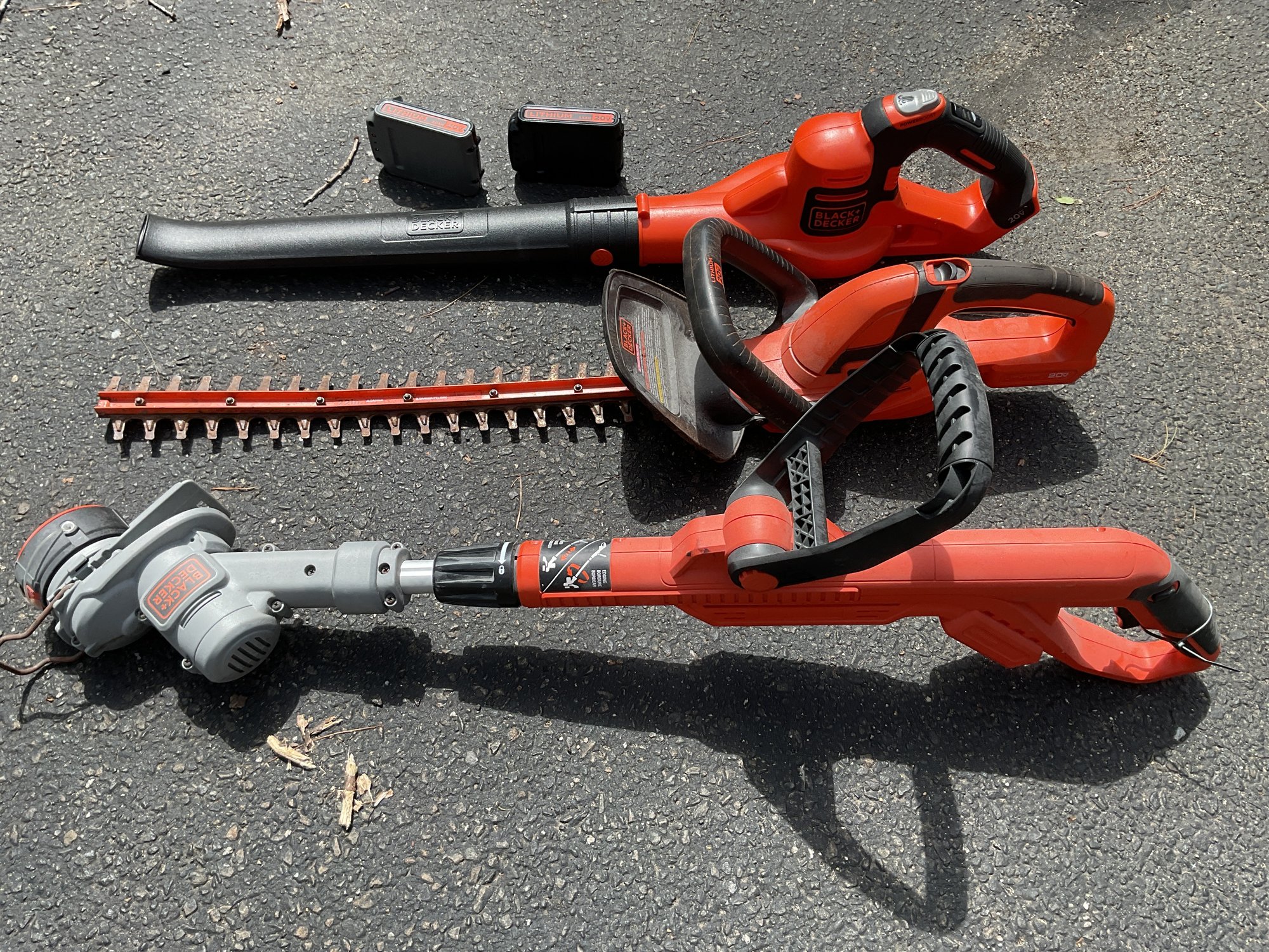 Alley Tools Black & Decker Cordless Yard Tools #2286900 | Auctionninja.com