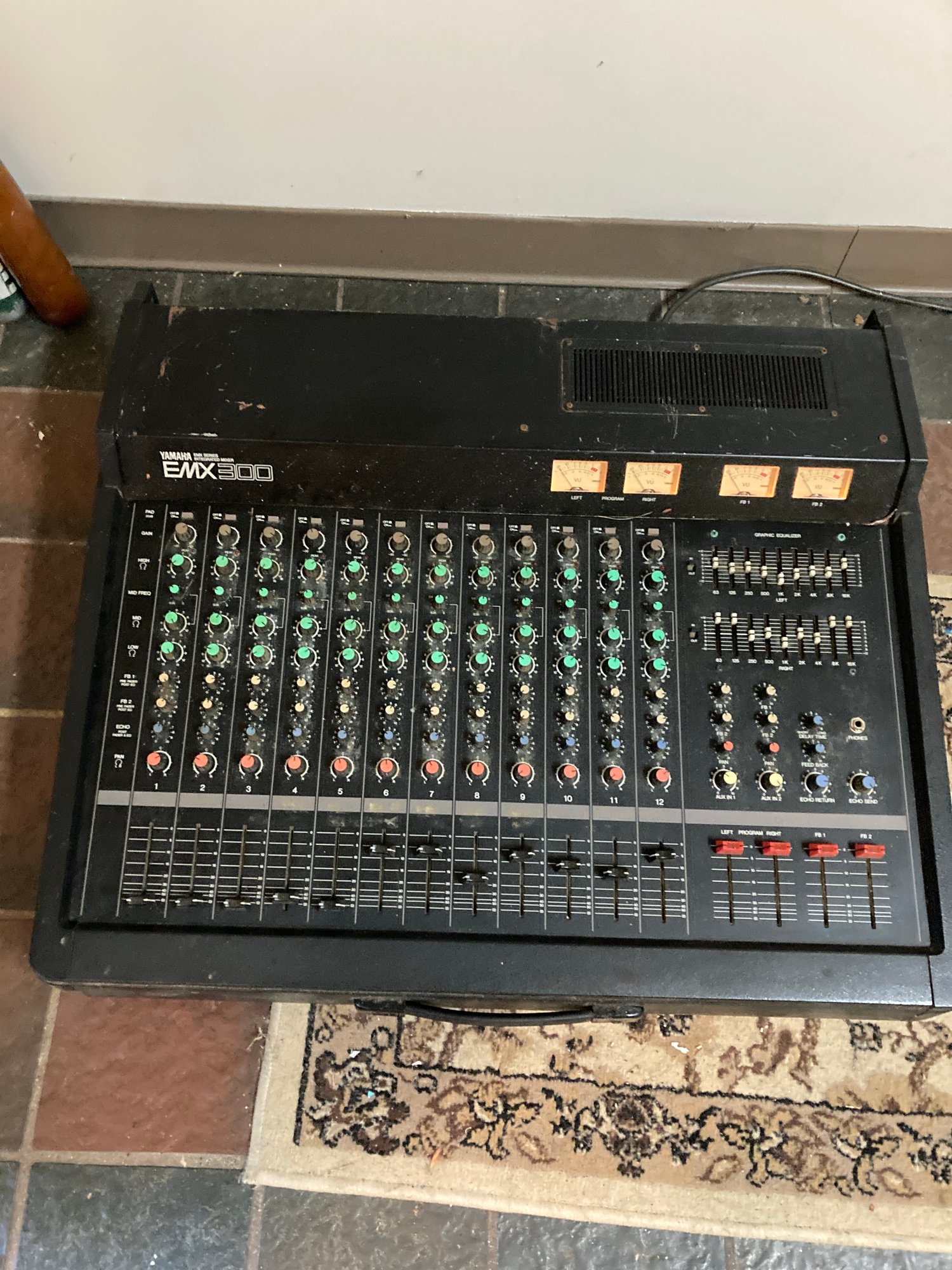 Yamaha Emx 300 Integrated Mixer #5372 | Auctionninja.com