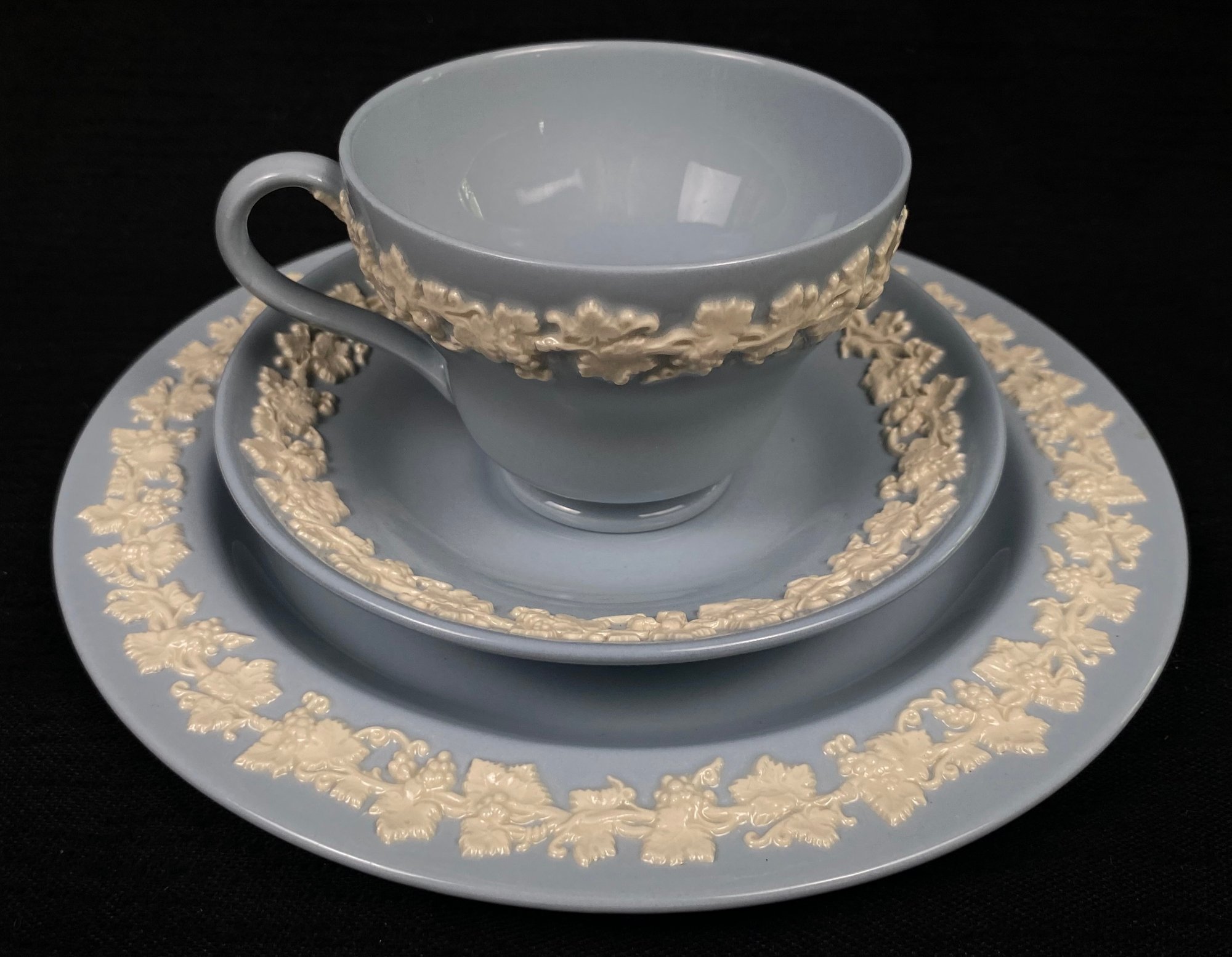 Wedgwood Queensware Raspberry Vintage Wedgwood Queensware Dish Set #2287555 | Auctionninja.com