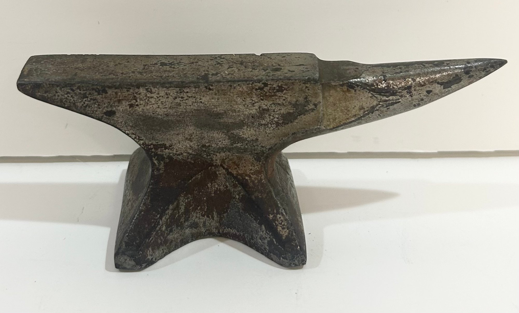Vintage Cast Iron Mini Jewelers Anvil/paperweight #4658 | Auctionninja.com