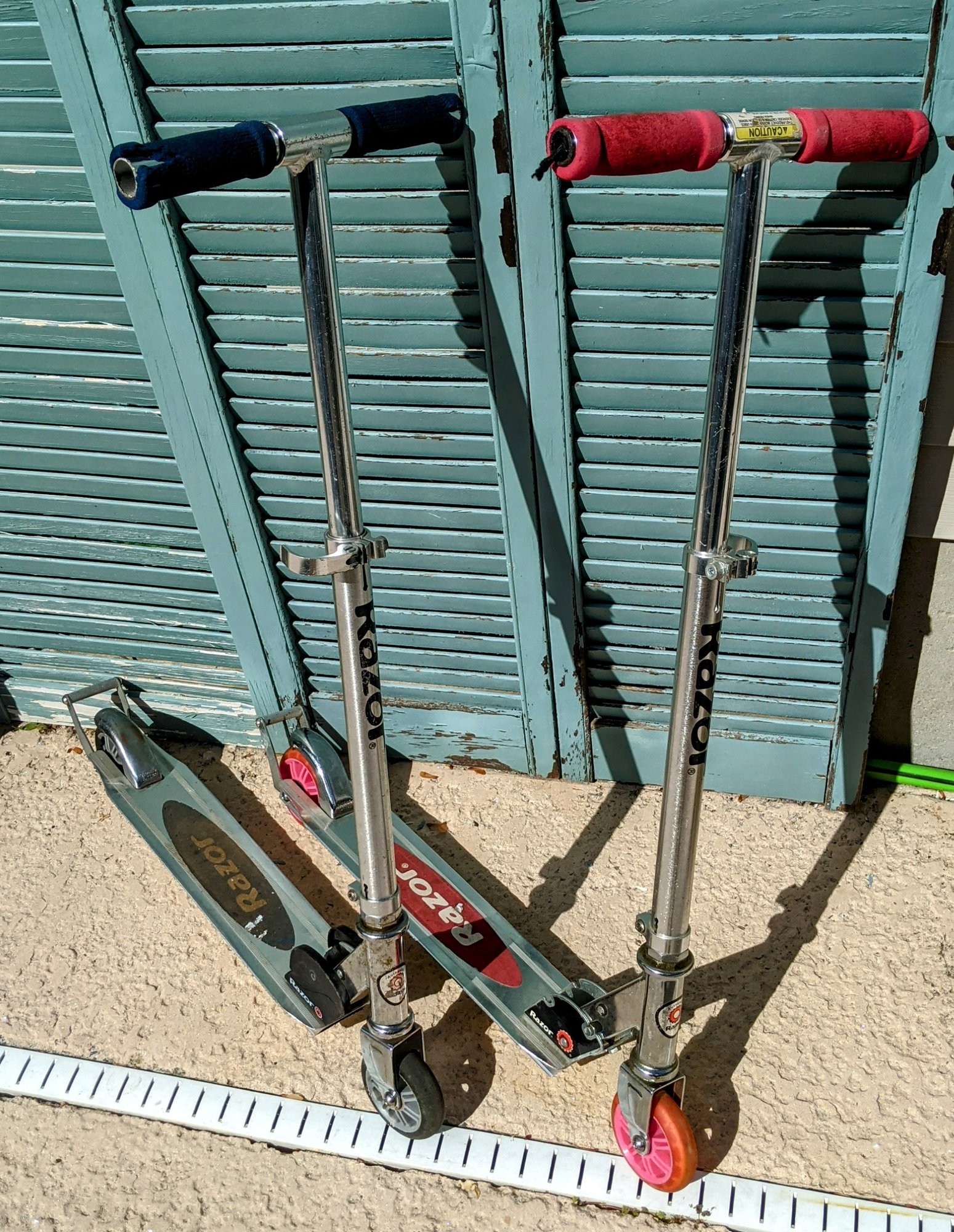 Two Razor Sunstar Two Razor Scooters #18359 | Auctionninja.com
