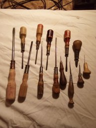 10 Wooded Handle Screwdrivers And 3 Other Items With Wood Handles