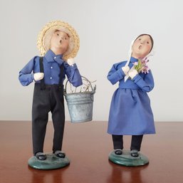 Byers Choice Carolers Amish Boy With Bucket And Amish Girl With Flowers