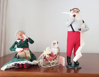 Byers Choice Carolers Working Santa, Mrs. Claus & Child In Wire Sled