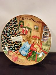 2009 Avon Christmas Collectors Plate