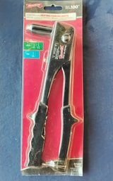 Brand New Arrow Rivit Gun