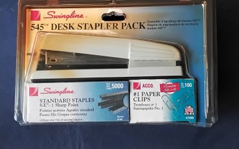 Brand New Swingline Stapler With Staples