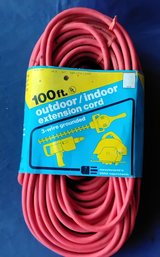 100' Indoor/ Outdoor Extension Cord