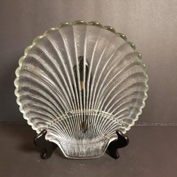 Glass Shell Serving Plate 10'