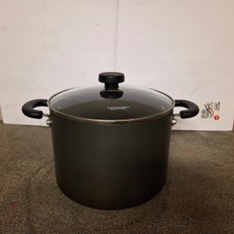 The Pampered Chef Professional Pot