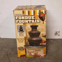 Nostalgia Electric Chocolate Fondue Fountain CFF-884