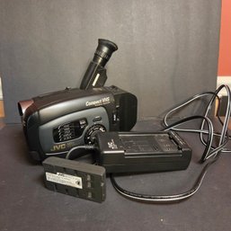 JVC Compact VHS Cam Corder GR-AX26U