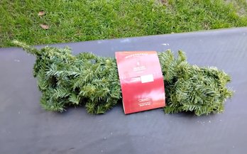 Brand New 9 Ft Roll Of Flame Resistant Garland