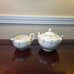 Wedgewood 'green Leaf' Sugar & Creamer