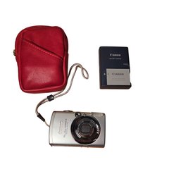 Canon Powershot SD850 IS Camera With Battery Charger & Case