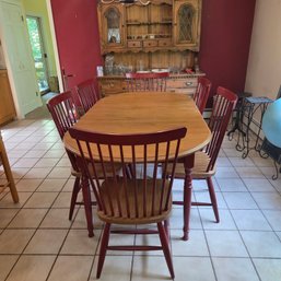 Traditional Two-tone Dining Set Featuring An Oval Wooden Table & Six Matching Windsor-style Chairs