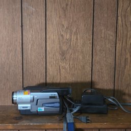 Vintage Sony Handycam Vision CCD-TRV68 Camcorder