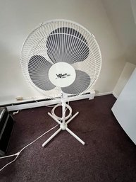 Lake Breeze Oscillating Fan, White,