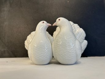 Couple Of Doves Figurine Lladro