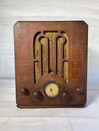 Vintage 1930's Delco Tombstone Art Deco Tube Radio