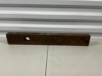 Antique 18-Inch Wood Carpenters Level Tool Ref: TM