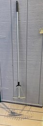 Retractable Fold Up Metal Rake