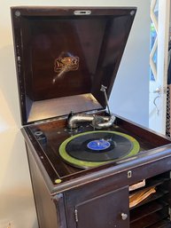 Antique Early 1900s Victor Victrola Record Player / Chest Cabinet In Original Dark Finish