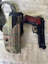 AEG BERETTA AIRSOFT WITH HOLSTER
