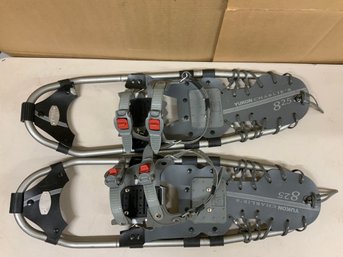 Pair Of Pre Owned Yukon Charlie's Mountain Profile 825 Adult Aluminum Frame Snowshoes