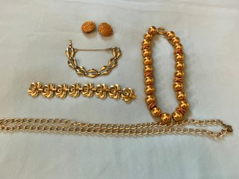 Vintage Gold Tone Costume Jewelry Lot Including Monet And Castlecliff