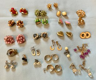 23 Pair Vintage Clip On And Screw Back Earrings Several Pretty Beaded Pair 1960s-80s