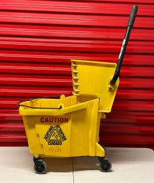 Rubbermaid Commercial Yellow Mop Bucket & Side Press Wringer Ref: UH1