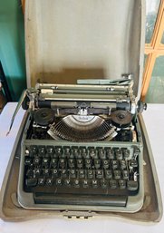 Vintage DeLuxe Typewriter In Case